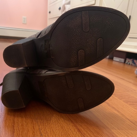 NWOT Fergalicious ankle booties - Picture 5 of 6